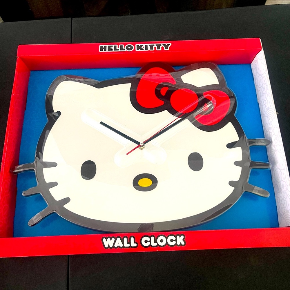 Hello Kitty, wall clock